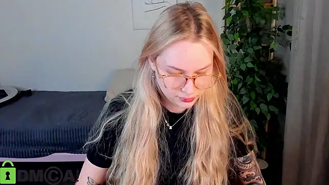 Carol  Cox online show from December 3, 10:56 pm