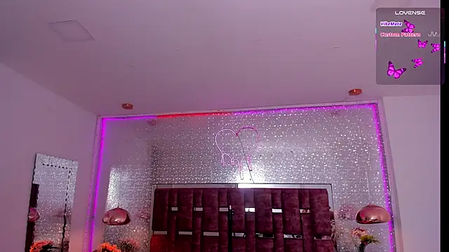 KylieVictoria online show from November 7, 5:35 am