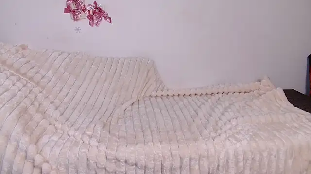 bellaa love  online show from March 3, 12:05 am