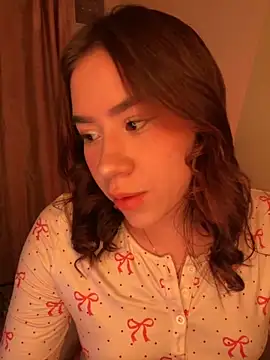Snapshot of Im_Valen_Cute chatting on October 18, 2:47 am Im Valen Cute online show from October 18, 2:47 am