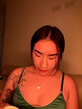 Snapshot of Im_Valen_Cute chatting on October 4, 2:28 am Im Valen Cute online show from October 4, 2:28 am