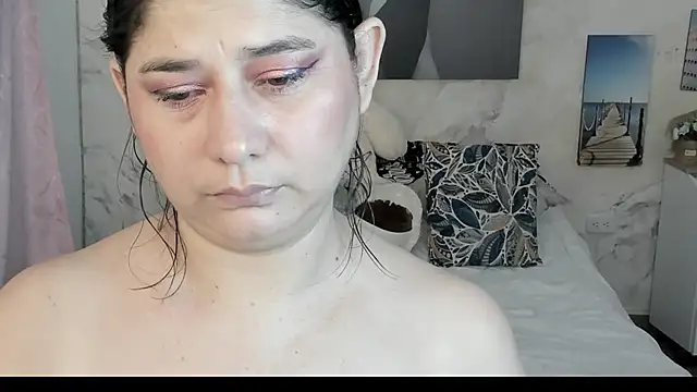 alinabozz1 online show from April 9, 4:37 am