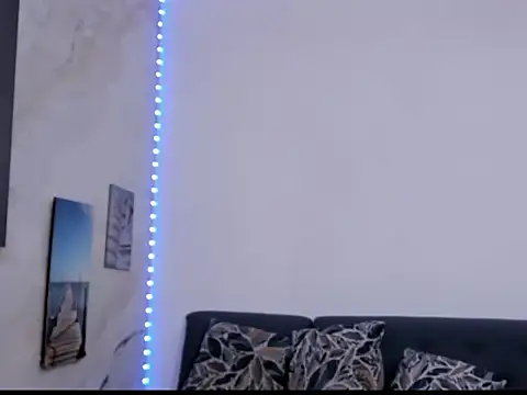 alinabozz1 online show from June 25, 7:37 pm