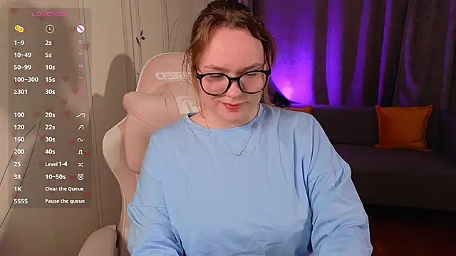 Snapshot of Kari_Lunna chatting on October 19, 3:41 am Kari Lunna online show from October 19, 3:41 am