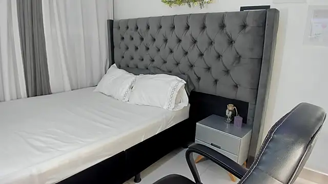 Snapshot of Amiirra_ chatting on September 18, 4:55 am Amiirra online show from September 18, 4:55 am