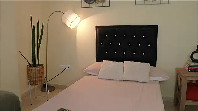 paauly online show from March 29, 8:30 pm