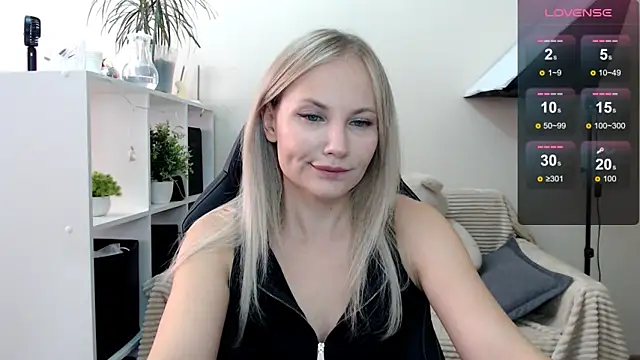 Snapshot of Sunny_bunny6 chatting on September 18, 9:52 am Sunny bunny6 online show from September 18, 9:52 am