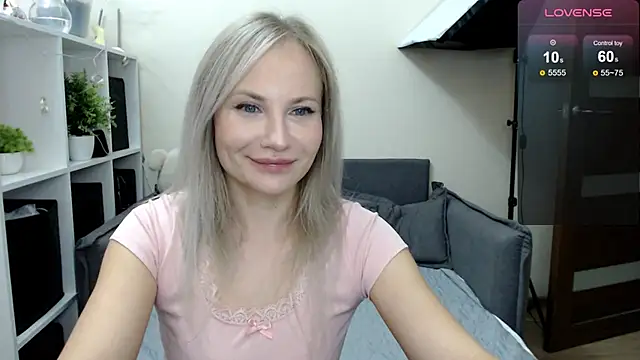 Snapshot of Sunny_bunny6 chatting on September 20, 12:47 pm Sunny bunny6 online show from September 20, 12:47 pm