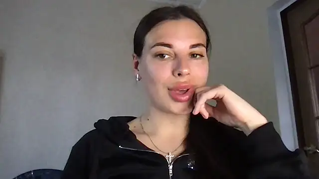 MoonriseGoddess online show from April 18, 9:12 am