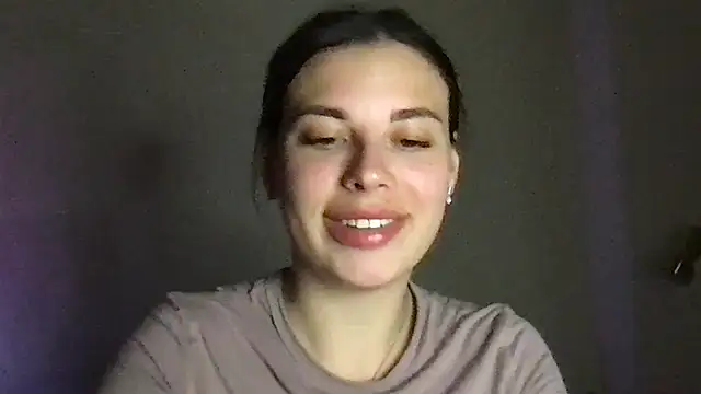 MoonriseGoddess online show from April 18, 7:07 pm