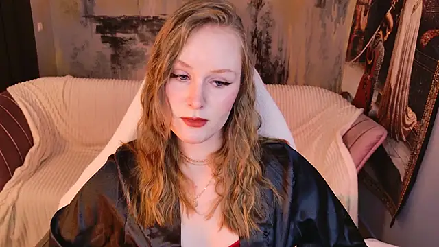 VivienLeeigh online show from April 11, 7:45 am