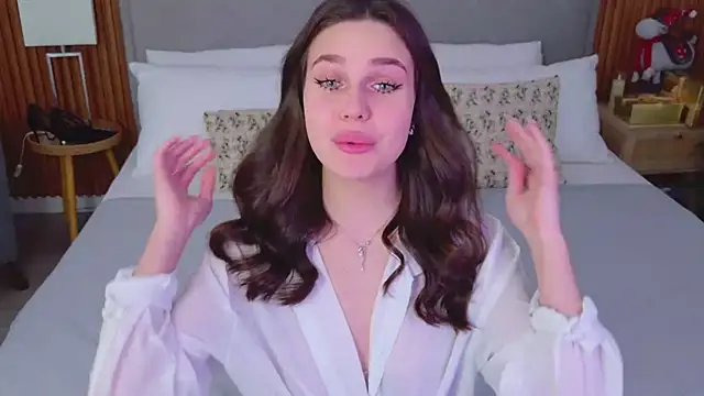 RihannaRose online show from December 3, 5:15 pm