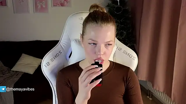 Maya Rave online show from January 18, 3:47 am