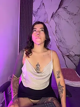 luccianagreyy online show from June 1, 11:45 am