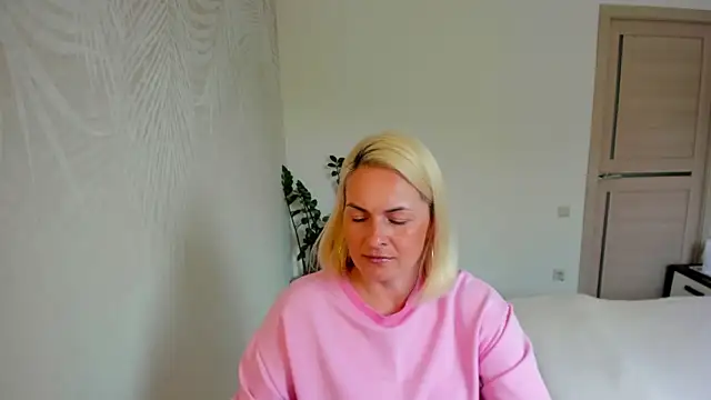 Alicee Gracee online show from June 26, 9:10 am