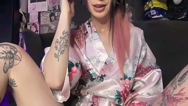 MissMidnightUK online show from May 28, 11:46 pm