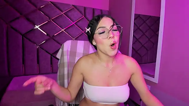 Poly Sasha  online show from April 12, 3:31 am