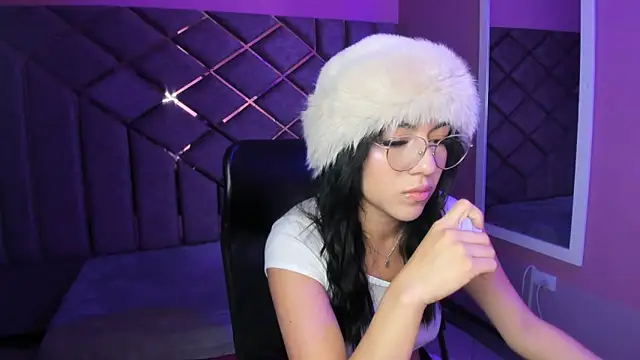 Poly Sasha  online show from April 7, 2:46 am