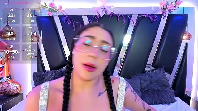 antonelllepiercee online show from February 17, 11:31 am