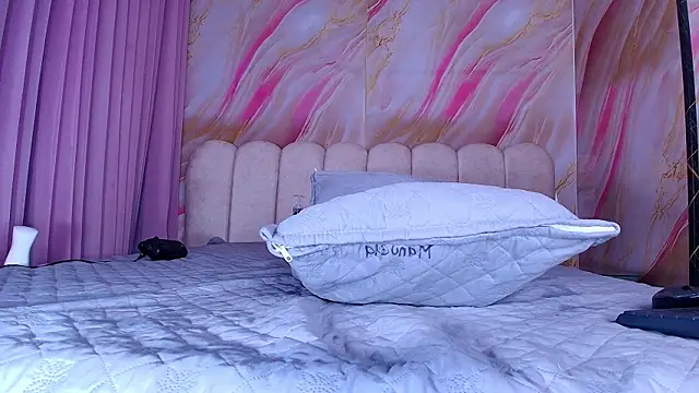 mia stanfort online show from April 16, 8:08 pm