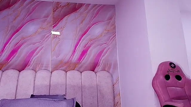 mia stanfort online show from February 15, 7:13 pm