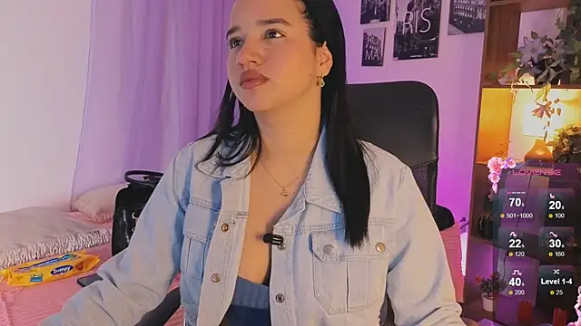 Snapshot of emilyrouxe chatting on October 11, 3:59 pm emilyrouxe online show from October 11, 3:59 pm