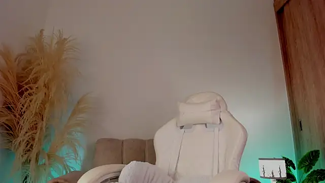 sara gwen online show from October 17, 1:42 am