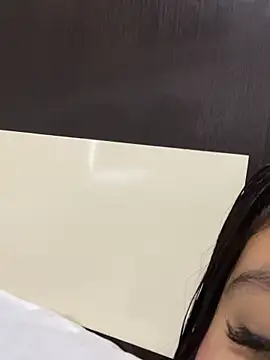 Annie9  online show from October 21, 4:00 pm