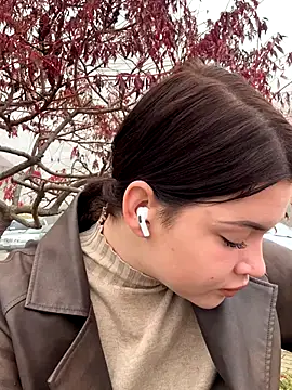 KikiWatson online show from November 6, 7:03 am