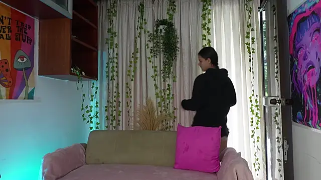 HannaRhodes online show from February 16, 2:17 pm