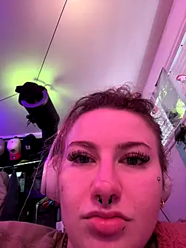 sluttysmiley online show from December 3, 5:59 pm