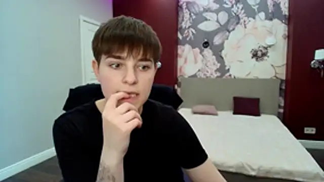 EmiliaYours online show from April 25, 1:41 pm