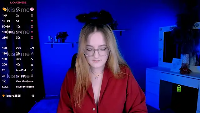 Snapshot of luna_berryy chatting on October 2, 7:52 pm luna berryy online show from October 2, 7:52 pm