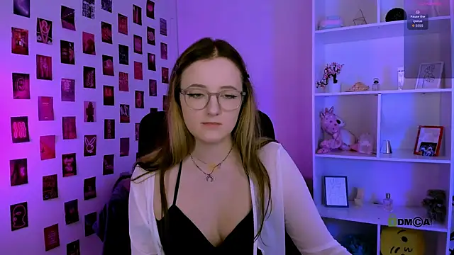 luna berryy online show from July 21, 6:52 pm