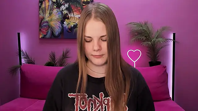 Snapshot of holy_kitty chatting on October 17, 9:34 am holy kitty online show from October 17, 9:34 am