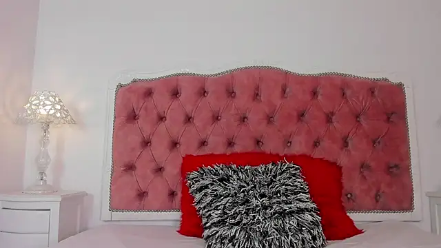 amberlitle online show from October 13, 1:47 pm