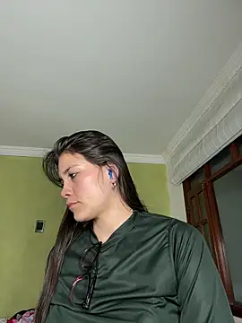 Snapshot of aurora_divine chatting on September 20, 11:47 pm aurora divine online show from September 20, 11:47 pm