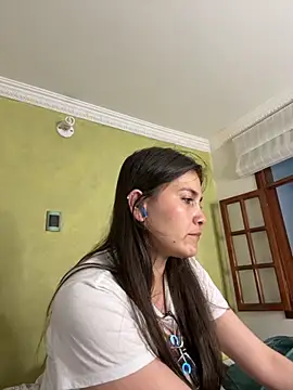 Snapshot of aurora_divine chatting on September 17, 10:52 pm aurora divine online show from September 17, 10:52 pm