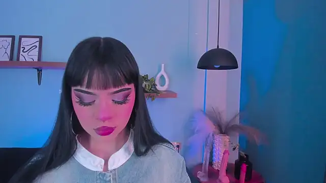 maddy walker online show from November 13, 1:21 pm