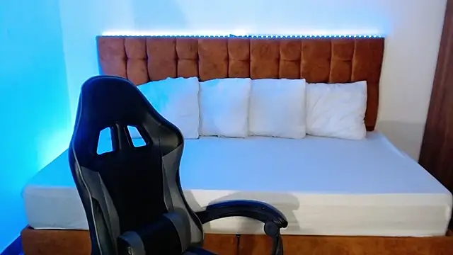 alexiaaross online show from October 1, 6:18 am