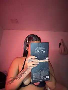 jennifer oliveira online show from December 2, 11:45 am