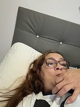 AntonellaAlondra4 online show from April 17, 3:30 am