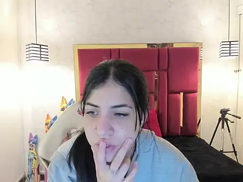 Snapshot of Violet_m chatting on September 12, 11:39 am Violet m online show from September 12, 11:39 am