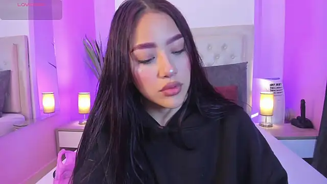 nicolle pierce online show from March 27, 1:01 pm