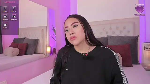 nicolle pierce online show from April 10, 11:27 am