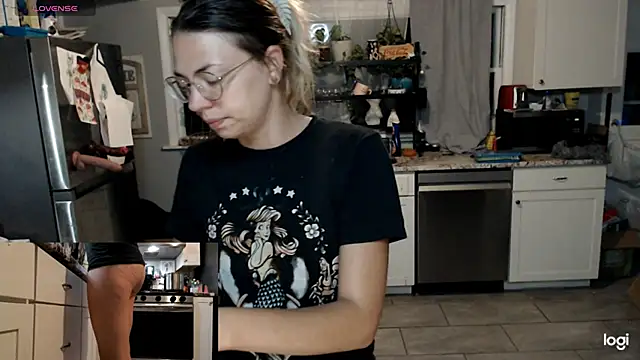 KierBearKisses online show from October 16, 5:21 am