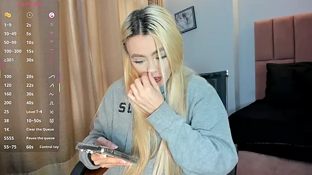 miacarperr1 online show from April 8, 9:17 pm