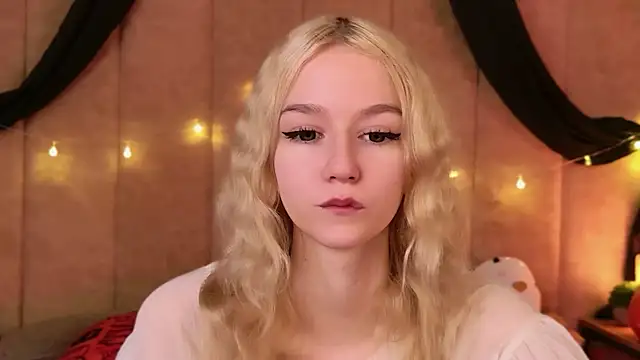 NaomiLoys online show from November 3, 3:49 pm