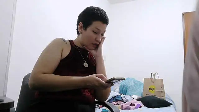 luxandracon23 online show from February 7, 12:47 am