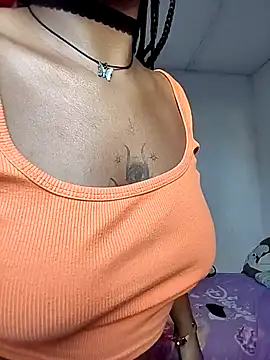 AriLennox  online show from October 2, 10:04 pm